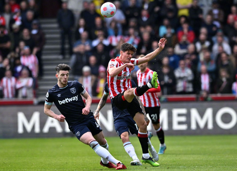  鲍文翼峰闪耀全场，西汉姆联客场力挫伯恩利  