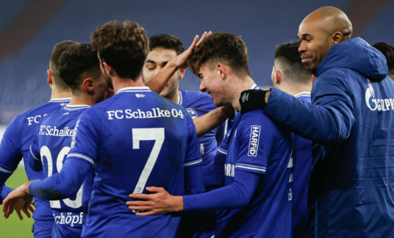  沙尔克04触底反弹，主场力挫强敌重燃希望