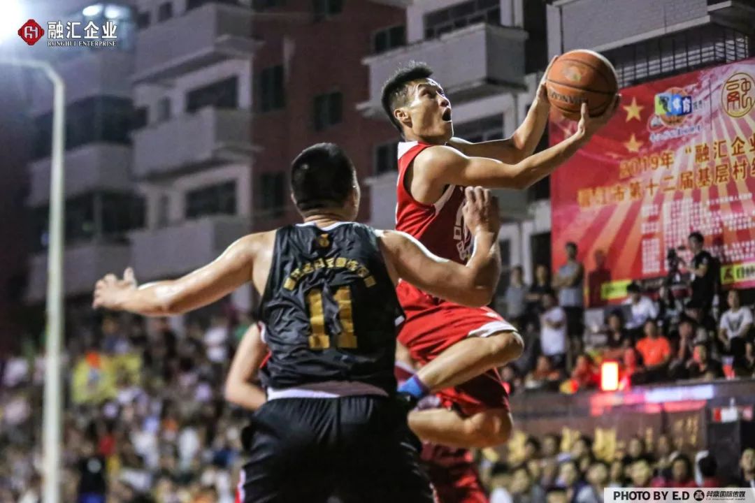  弗赖堡快速反击见成效，闪电战多次偷袭得手得分