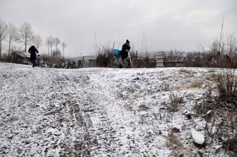  格勒诺布尔雪地作战，极端天气考验球员适应性  