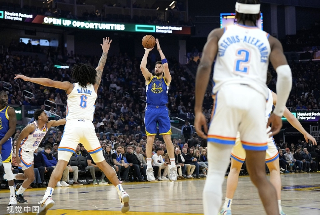 kaiyun.com- 汤普森复出首战命中10记三分，勇士大胜国王迎开门红  