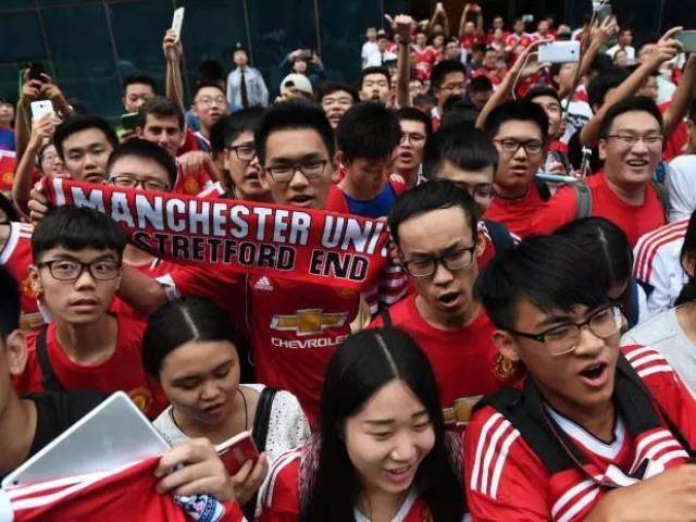 开云- 柏林赫塔球迷组织抗议票价，俱乐部承诺下季降价  